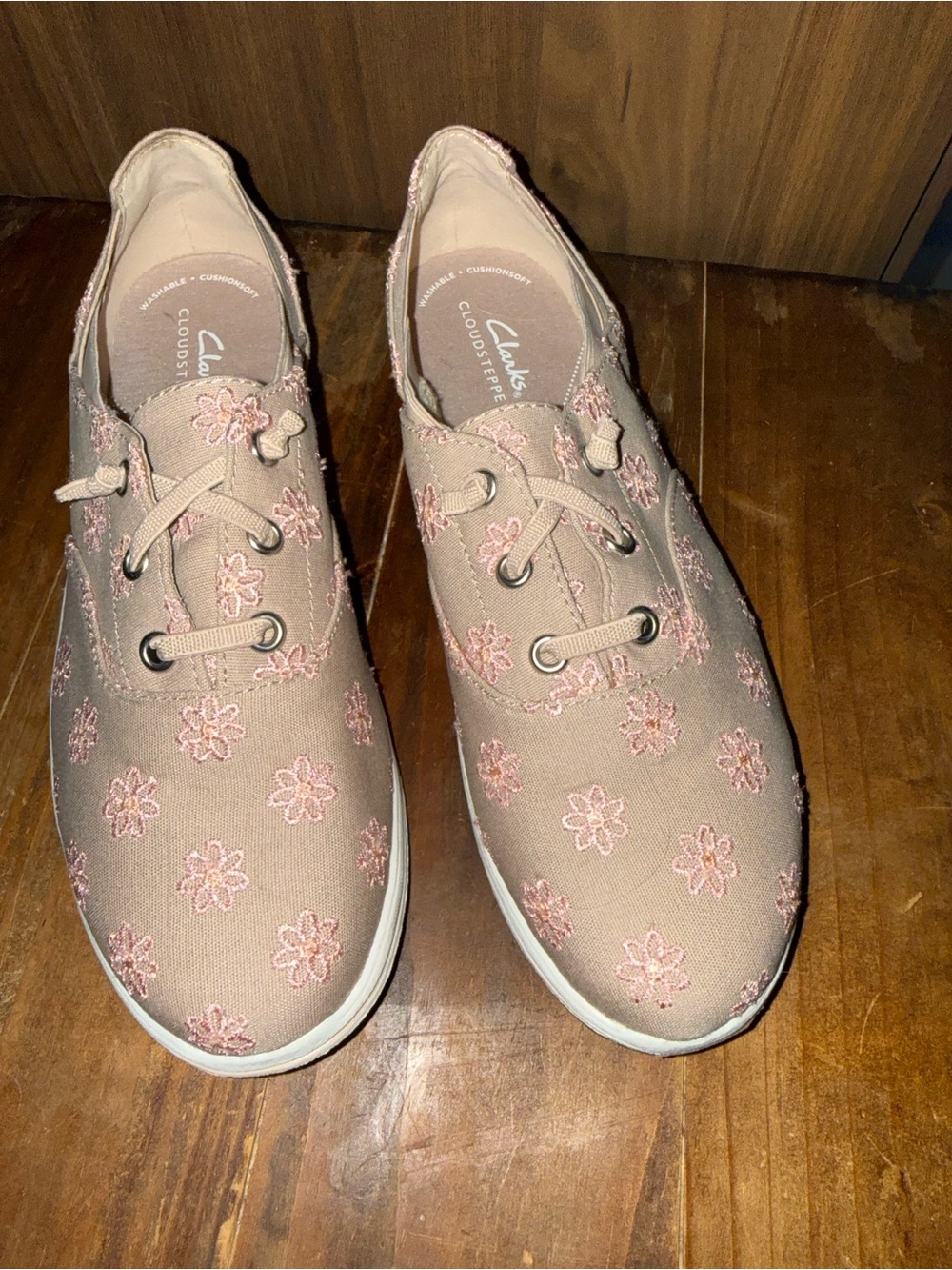 Clarks Women's Pink Embroidered Floral Sneakers